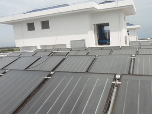海口乌兰集团安装平板太阳能供热水系统完美竣工